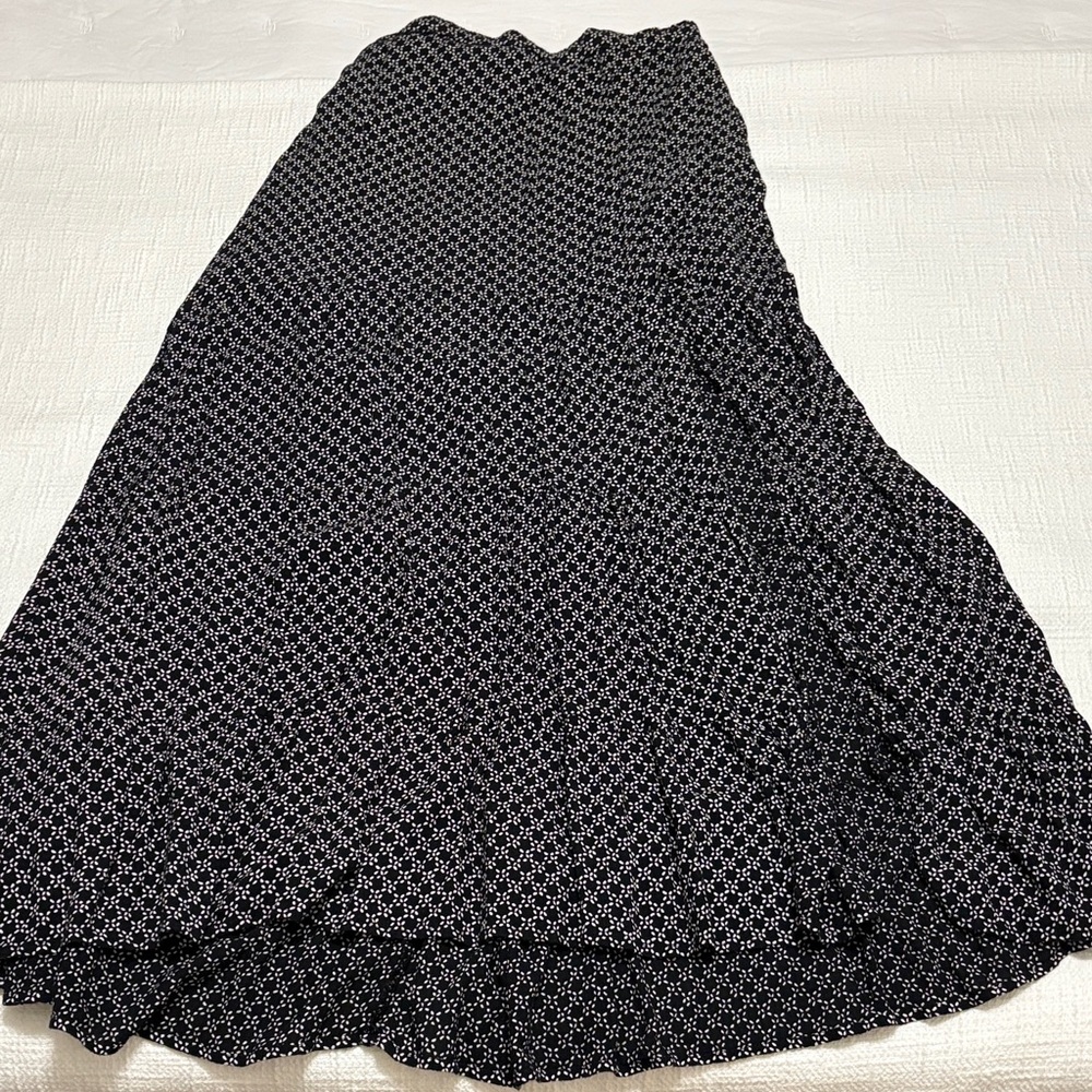 Abercrombie & fitch black and white maxi flower skirt
